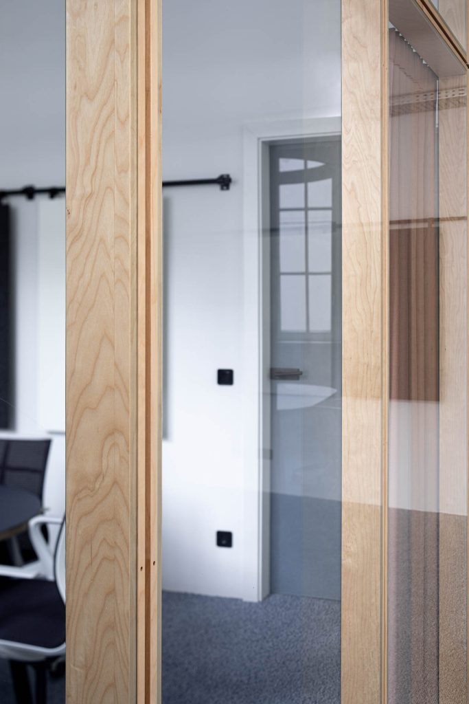 Anyline Wien  TS2Flr Raum-im-Raum-Lösungen TS2Flr Trennwand customized Raum in Raum Systeme Birke Schälfurnier Alois Scheicher GmbH (Scheicher.Wand)