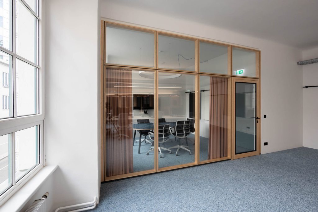 Anyline Wien  TS2Flr Raum-im-Raum-Lösungen TS2Flr Trennwand customized Raum in Raum Systeme Birke Schälfurnier Alois Scheicher GmbH (Scheicher.Wand)