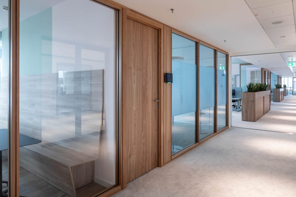 Borealis Wien Architekt: Andreas Burghardt TS1 Holz: Ulme Alois Scheicher GmbH (Scheicher.Wand)