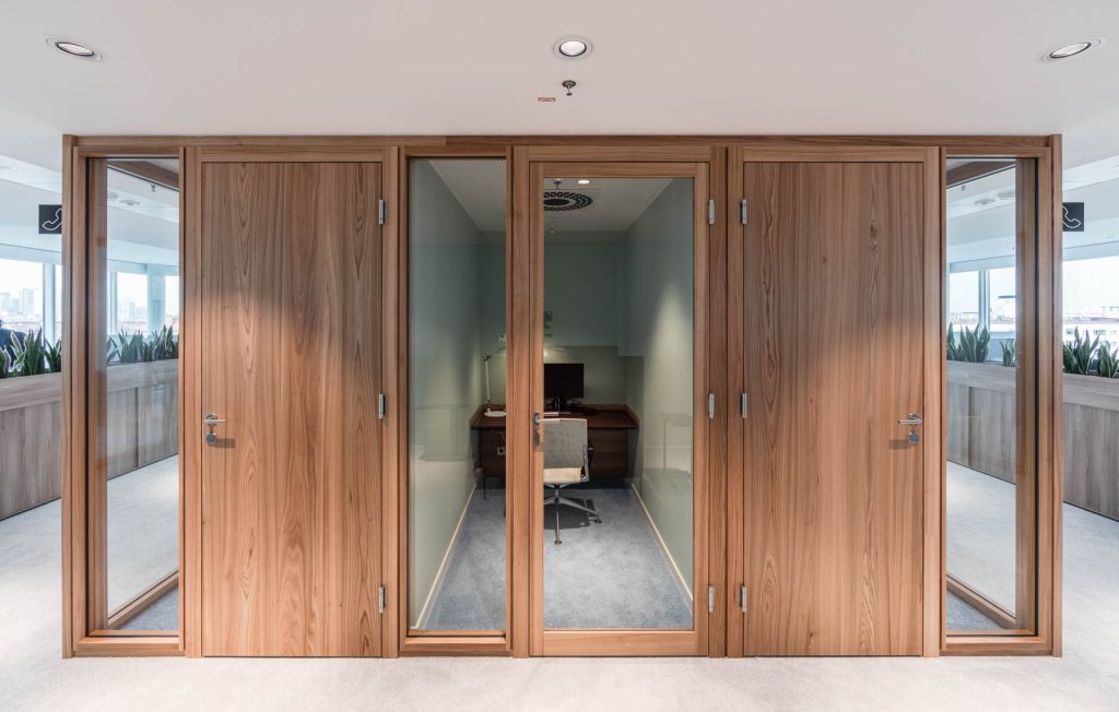 Borealis Wien Architekt: Andreas Burghardt TS1 Holz: Ulme Alois Scheicher GmbH (Scheicher.Wand)