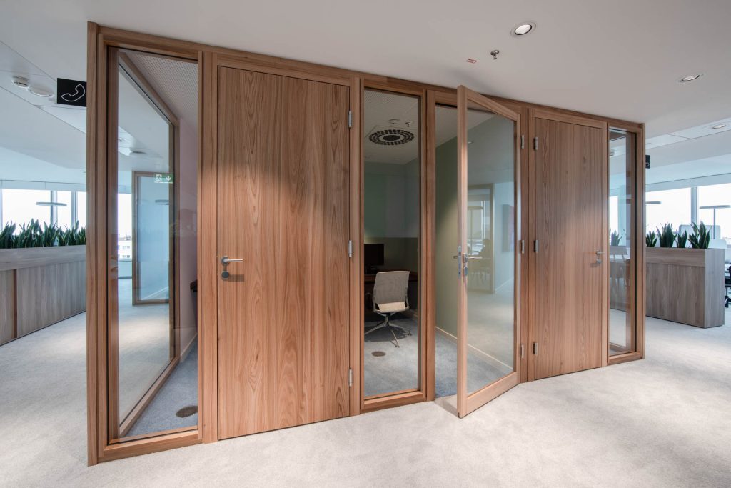 Borealis Wien Architekt: Andreas Burghardt TS1 Holz: Ulme Alois Scheicher GmbH (Scheicher.Wand)