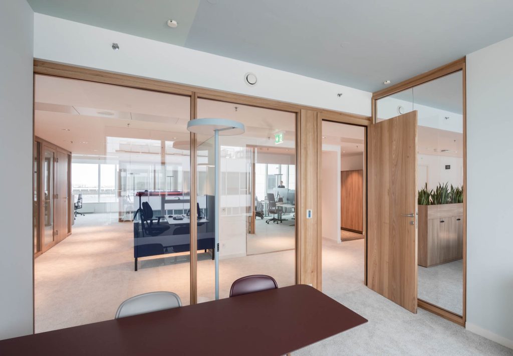 Borealis Wien Architekt: Andreas Burghardt TS1 Holz: Ulme Alois Scheicher GmbH (Scheicher.Wand)
