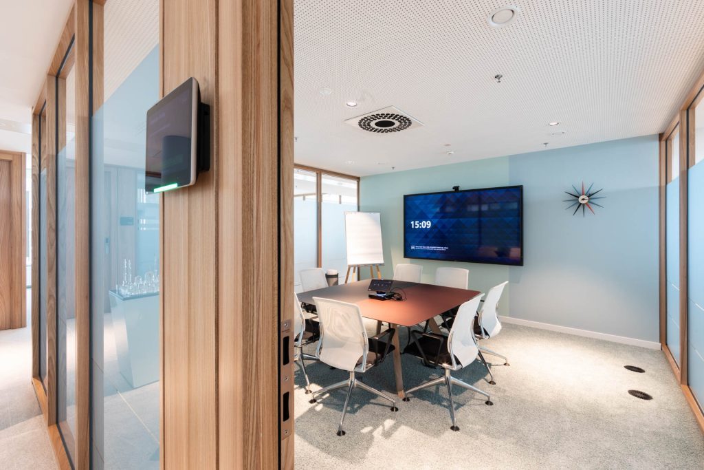Borealis Wien Architekt: Andreas Burghardt TS1 Holz: Ulme Alois Scheicher GmbH (Scheicher.Wand)