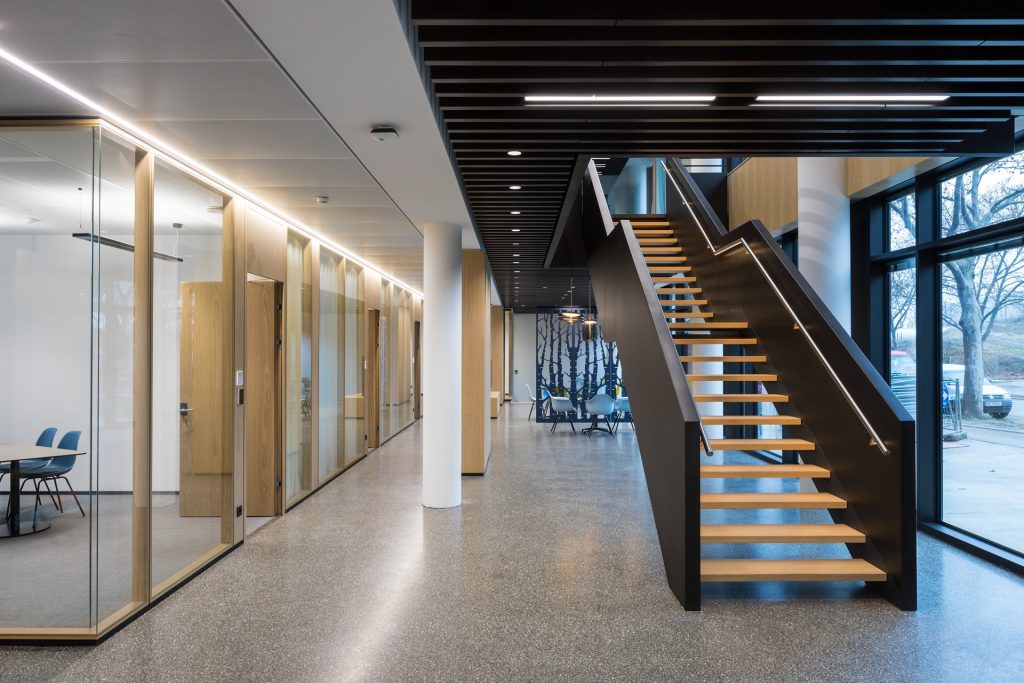 HEIMBAU Eisenhof königlarch architekten TS2Flr TS2Flr Eiche Flush Türbändern, Sonderausführung Schattenfugen Alois Scheicher GmbH (Scheicher.Wand)