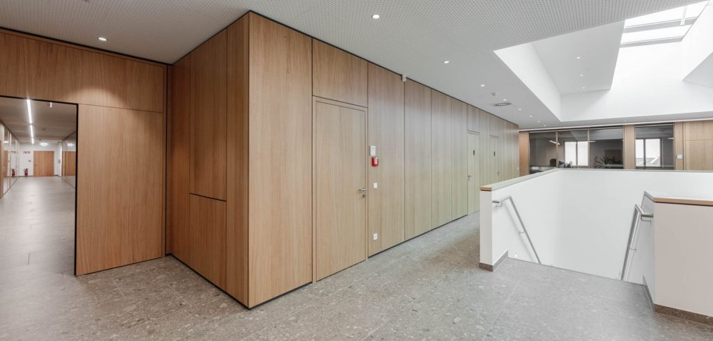 österreichischen Lebensmittelproduzenten im Alpenvorland. Bronze getönte Gläser; Sonder-Barockstubentür Systemtür  Alois Scheicher GmbH (Scheicher.Wand)