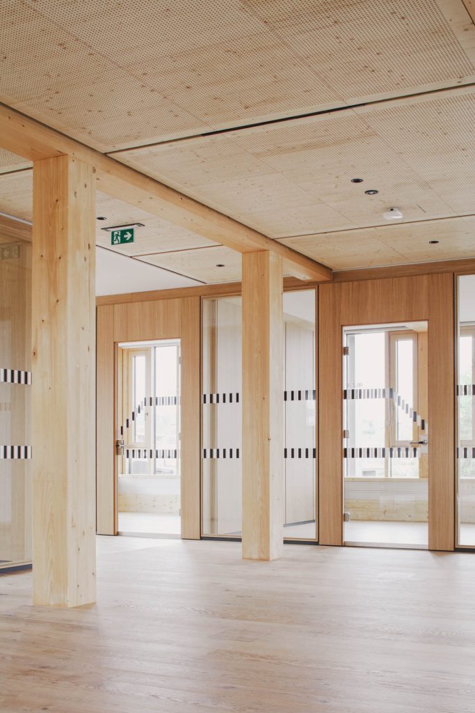TS2Flr Eiche Glasrahmenelemente 51 mm Flush Portalausführung Schalterpaneel TS5 Alu Hybridvariante Isolierglas Rahmentüren Aufglasbeschilderung Klimaaktiv Alois Scheicher GmbH (Scheicher.Wand)
