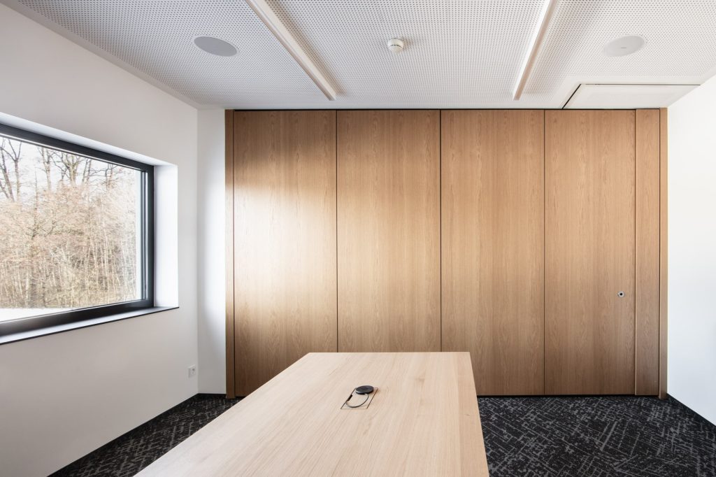 Obereder GmbH in Sigharting TS2 Flr, TS4, Wandvertäfelung, Schatten- und Clipfugen Beschläge mattschwarz Eiche 3% weißpigmentiert Alois Scheicher GmbH (Scheicher.Wand)