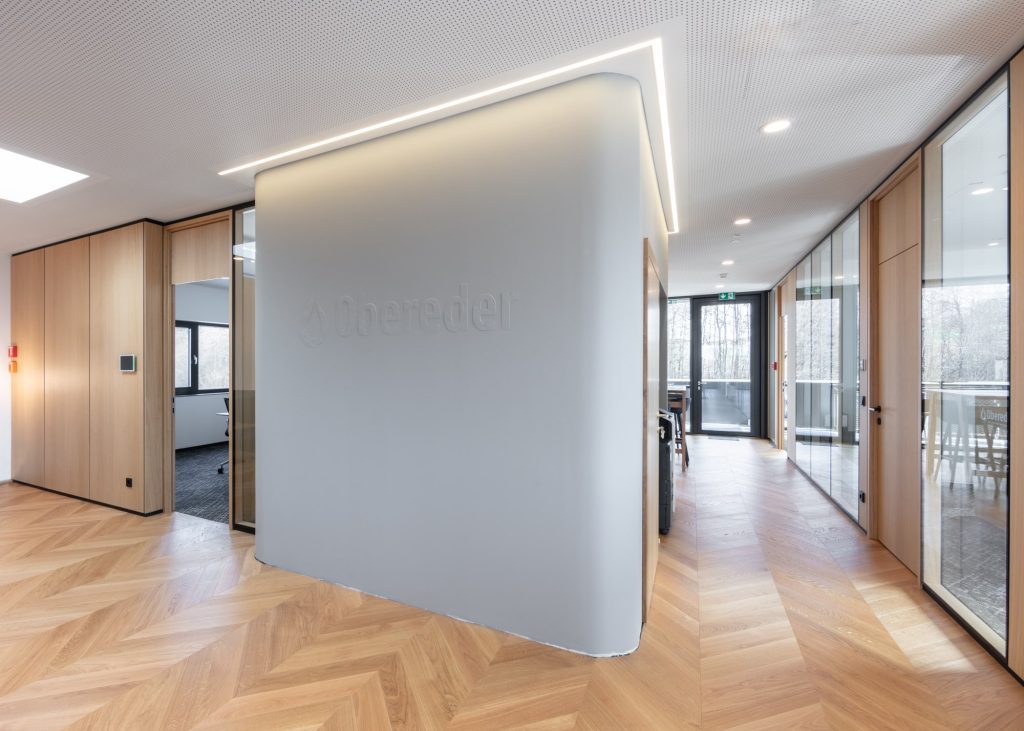 Obereder GmbH in Sigharting TS2 Flr, TS4, Wandvertäfelung, Schatten- und Clipfugen Beschläge mattschwarz Eiche 3% weißpigmentiert Alois Scheicher GmbH (Scheicher.Wand)