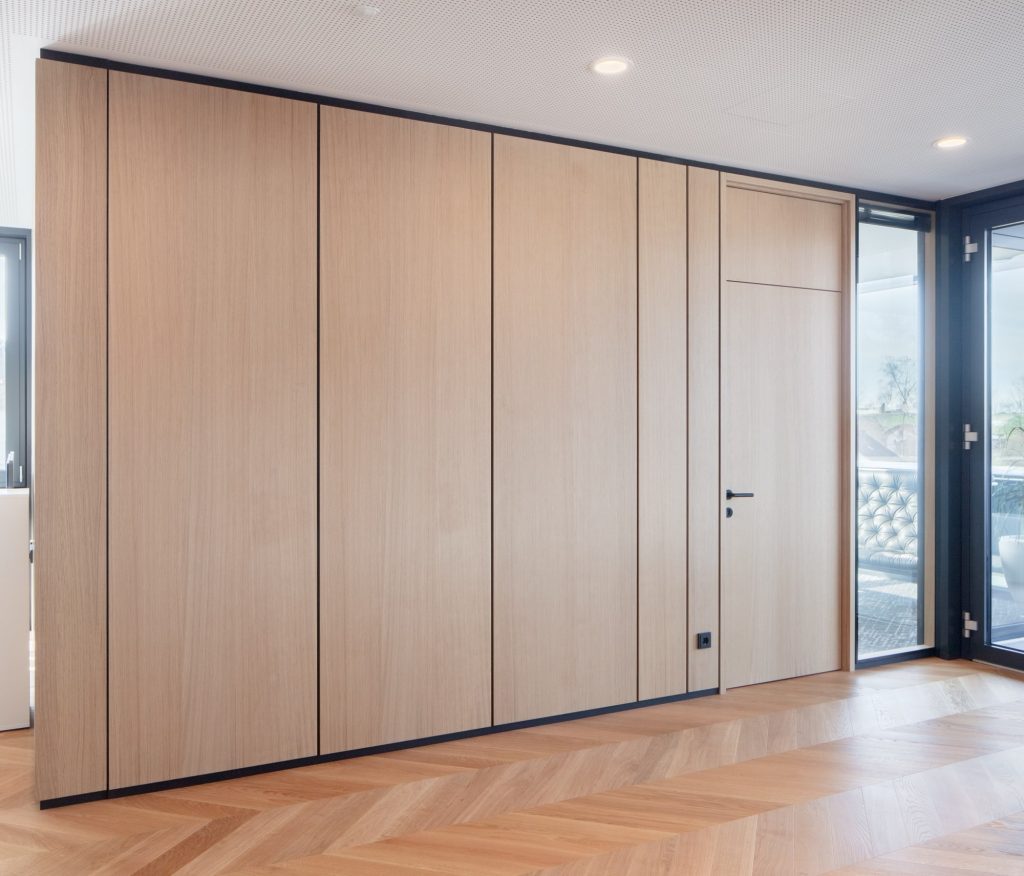 Obereder GmbH in Sigharting TS2 Flr, TS4, Wandvertäfelung, Schatten- und Clipfugen Beschläge mattschwarz Eiche 3% weißpigmentiert Alois Scheicher GmbH (Scheicher.Wand)
