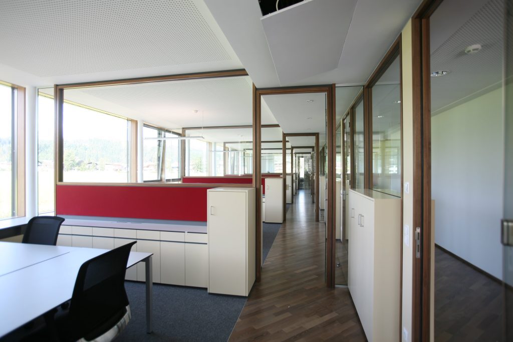 Klausner St. Johann in Tirol Spitzner Architekt TS1 gebogen Alois Scheicher GmbH (Scheicher.Wand)