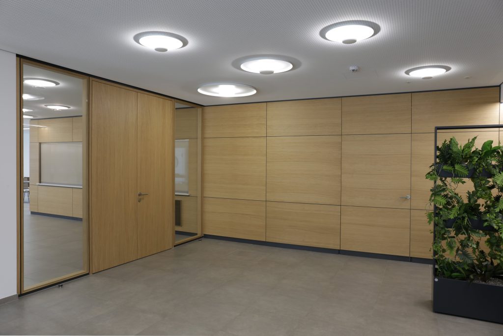 Deutscher Apotheker Verlag Verwaltungsgebäude Büros, Besprechungsräume,Kantine TS2 Flr Eiche Alois Scheicher GmbH (Scheicher.Wand)