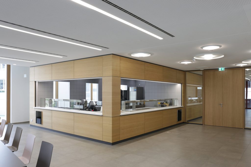 Deutscher Apotheker Verlag Verwaltungsgebäude Büros, Besprechungsräume,Kantine TS2 Flr Eiche Alois Scheicher GmbH (Scheicher.Wand)
