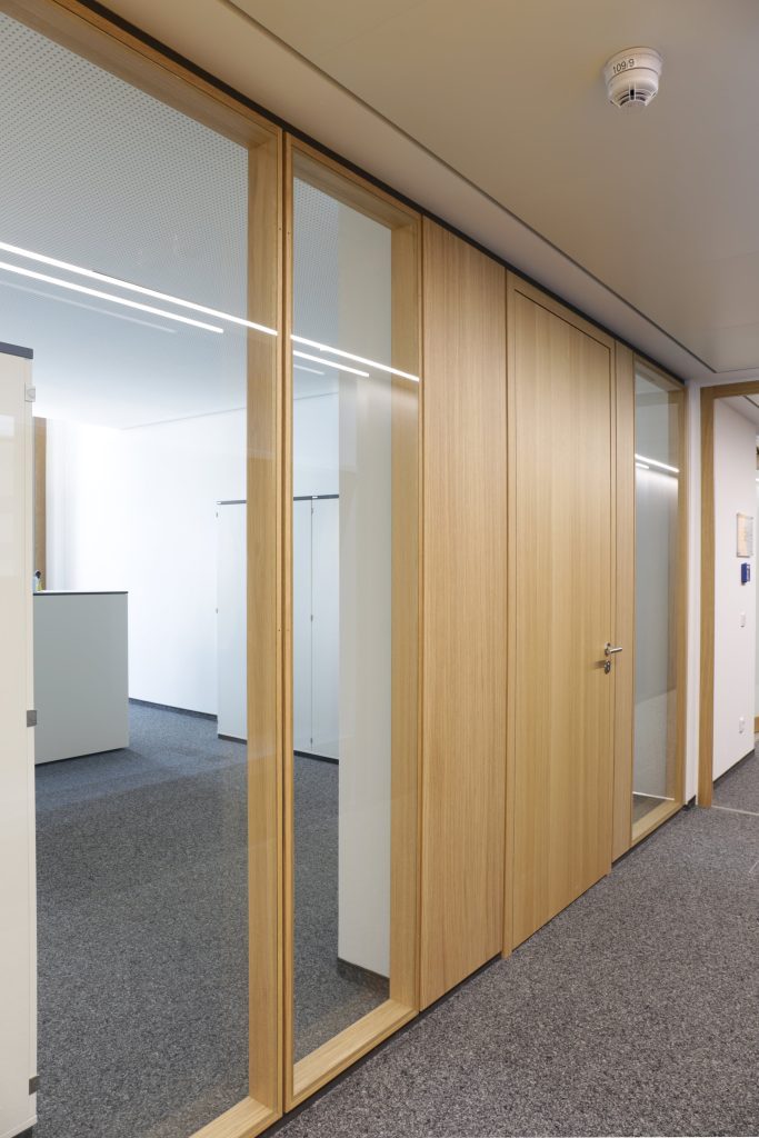 Deutscher Apotheker Verlag Verwaltungsgebäude Büros, Besprechungsräume,Kantine TS2 Flr Eiche Alois Scheicher GmbH (Scheicher.Wand)