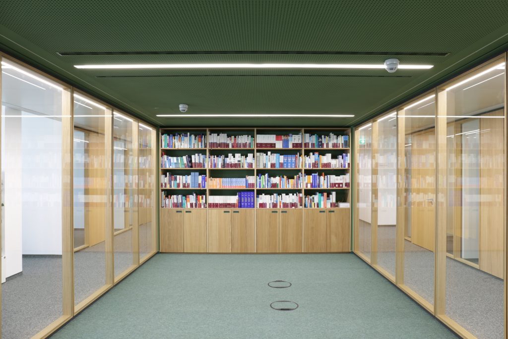 Deutscher Apotheker Verlag Verwaltungsgebäude Büros, Besprechungsräume,Kantine TS2 Flr Eiche Alois Scheicher GmbH (Scheicher.Wand)