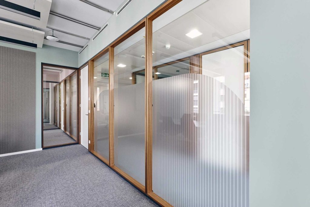 Arbeitsatmosphäre ,Wände wiederverwenden, ohne neue Rohstoffe Produkte: TS2 Flr Nuss Alois Scheicher GmbH (Scheicher.Wand)