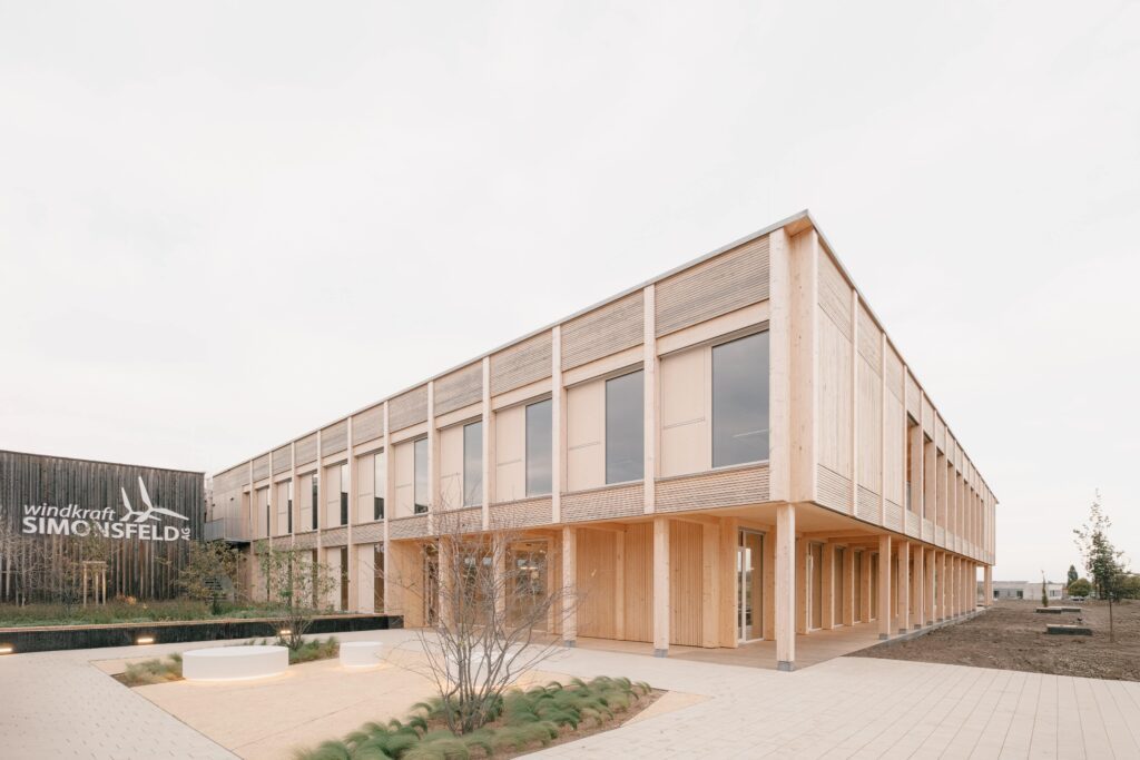 Windkraft Simonsfeld_Juri Troy_Patrick Johannsen Fotografie_01_1_Exterior_10-min-min