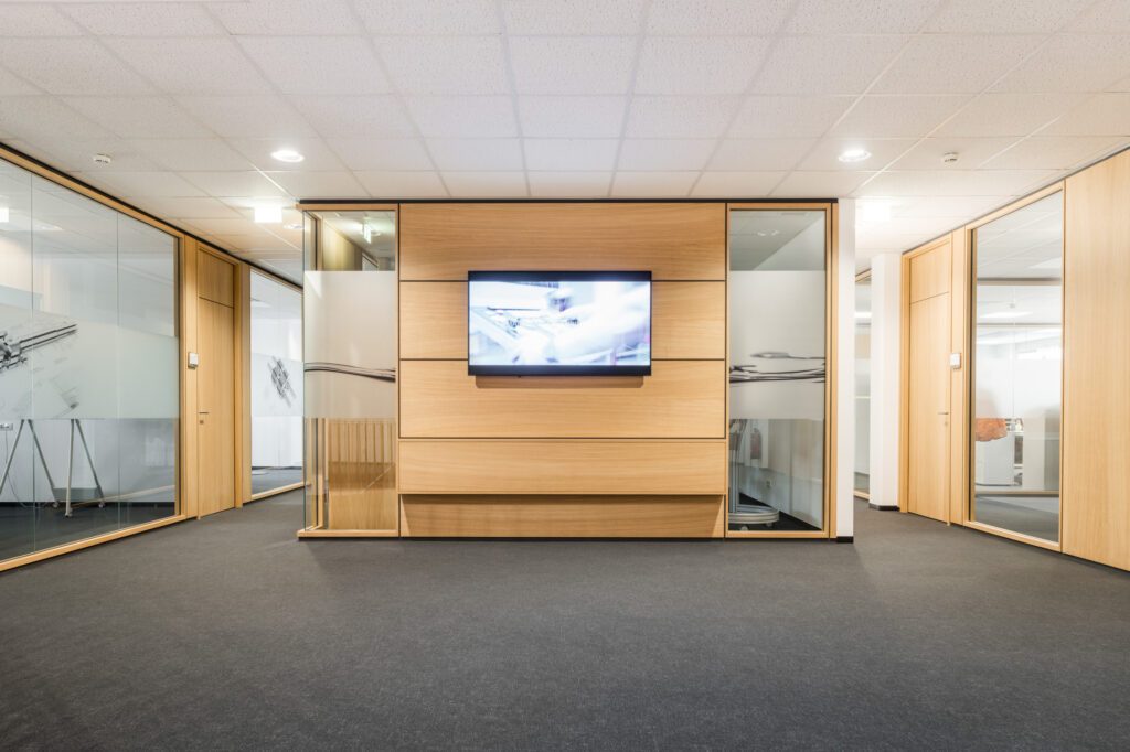 Adaptierung bestehender Büroflächen, Medientechnik TS5 sowie TS4  Eiche Alois Scheicher GmbH (Scheicher.Wand)