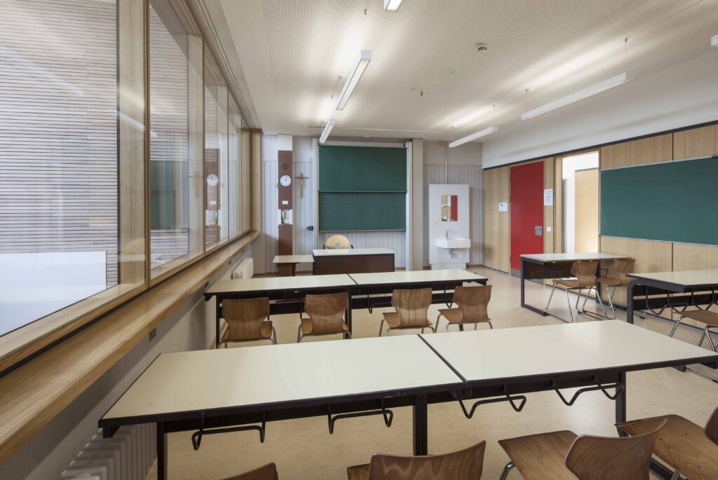 dreifach Systemwände Schallschutzanforderung R’w 54dB, Schulen Edelstahlblechen Sockelbereich TS2Flr, TS4, Vollbau Alois Scheicher GmbH (Scheicher.Wand)
