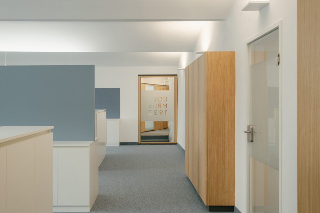 TS1 HOLZ Glasrahmenelemente Eiche TS 4 Vollbauwand Eiche Schallschutzkern Eiche Alois Scheicher GmbH (Scheicher.Wand)
