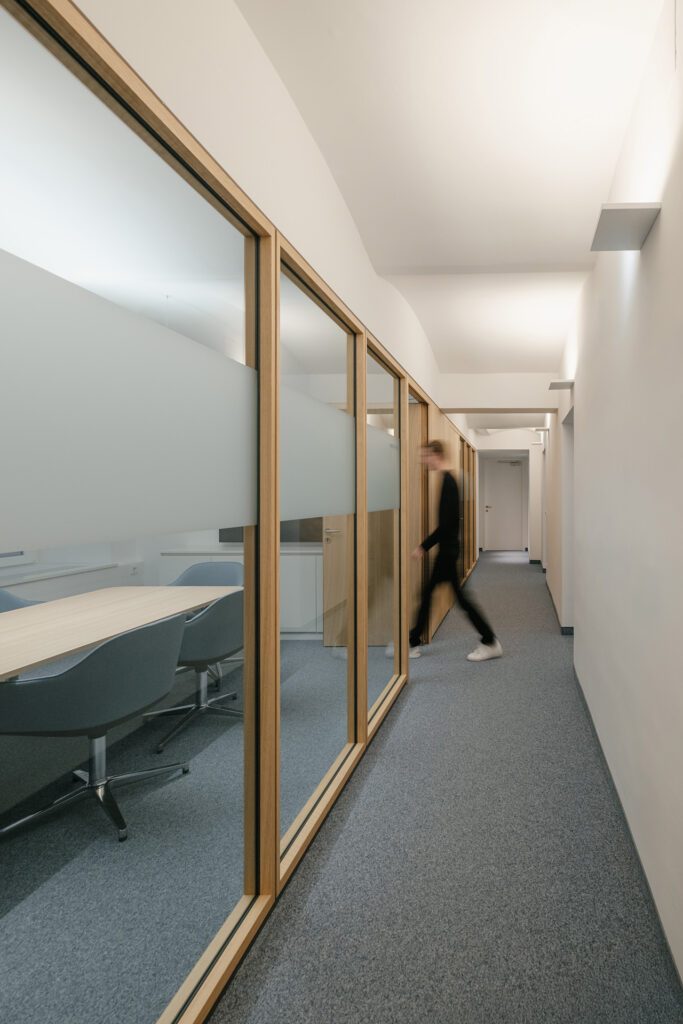 TS1 HOLZ Glasrahmenelemente Eiche TS 4 Vollbauwand Eiche Schallschutzkern Eiche Alois Scheicher GmbH (Scheicher.Wand)