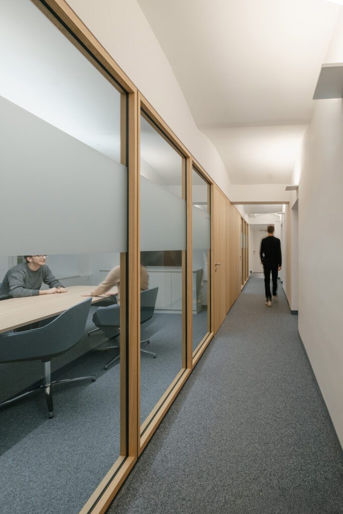TS1 HOLZ Glasrahmenelemente Eiche TS 4 Vollbauwand Eiche Schallschutzkern Eiche Alois Scheicher GmbH (Scheicher.Wand)