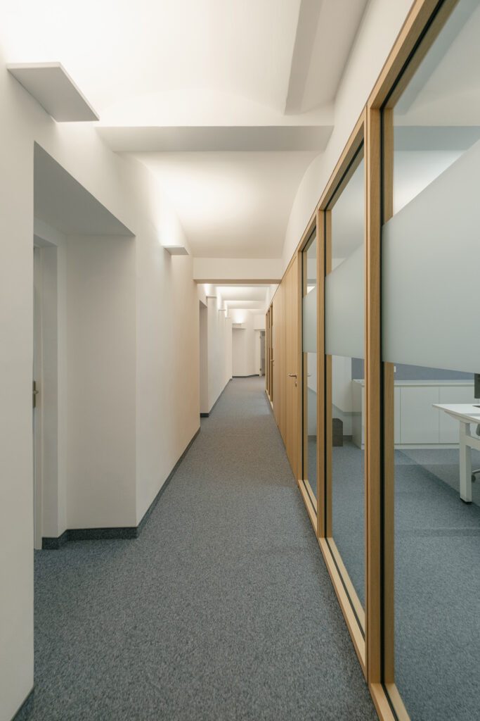 TS1 HOLZ Glasrahmenelemente Eiche TS 4 Vollbauwand Eiche Schallschutzkern Eiche Alois Scheicher GmbH (Scheicher.Wand)