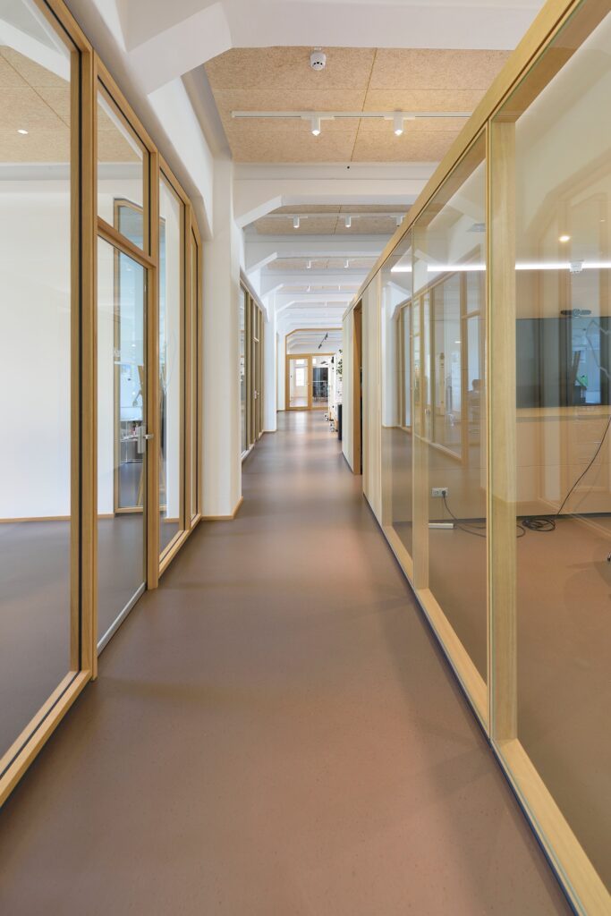 Besprechungskuben Ganzglaswände TS1Flr TS5 Türen Ganzglas Holzart: Eiche natur Alois Scheicher GmbH (Scheicher.Wand)