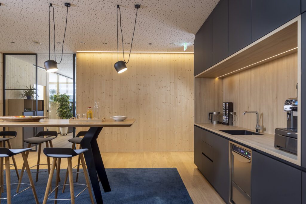 Holz-Glastrennwände TS1 Holz flächenbündige Türen Asteiche natur Astfichte natur wohnlichen Kontrast Flush Türen Alois Scheicher GmbH (Scheicher.Wand)